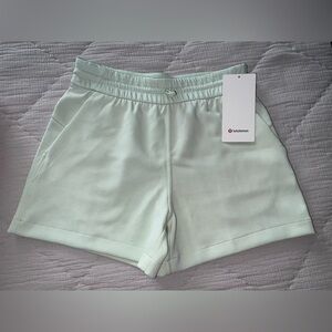NWT Lululemon Softstreme High Rise Short 4”
